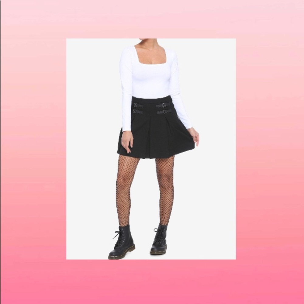 Hot Topic Black Double Buckle Pleated Skirt Size 4